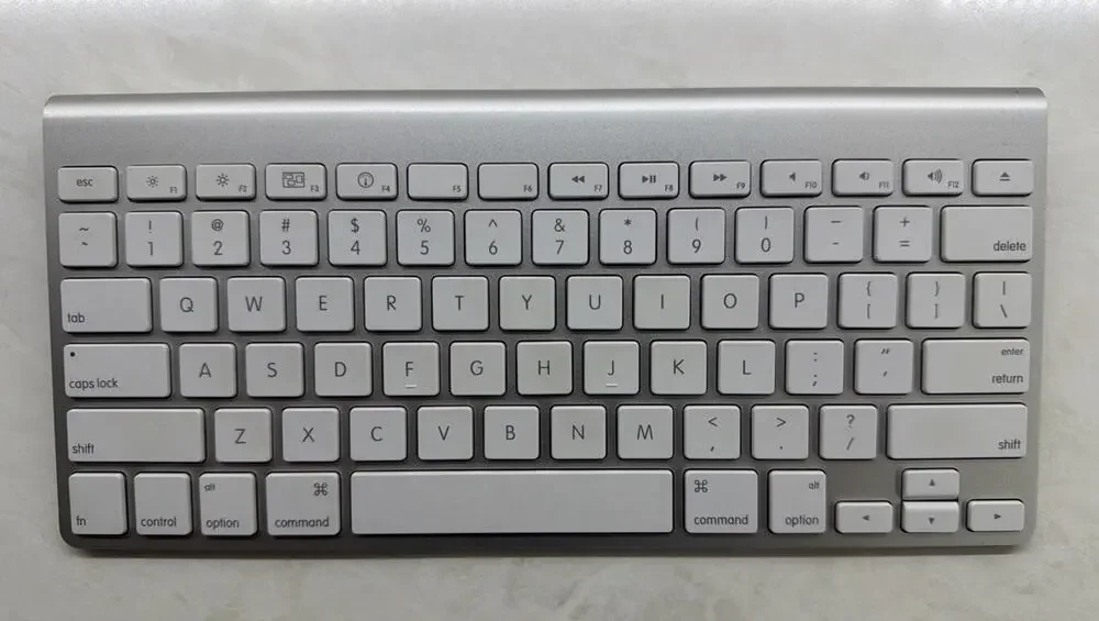 Apple A1314 Wireless Bluetooth Keyboard Aluminum Silver White Mac iPad